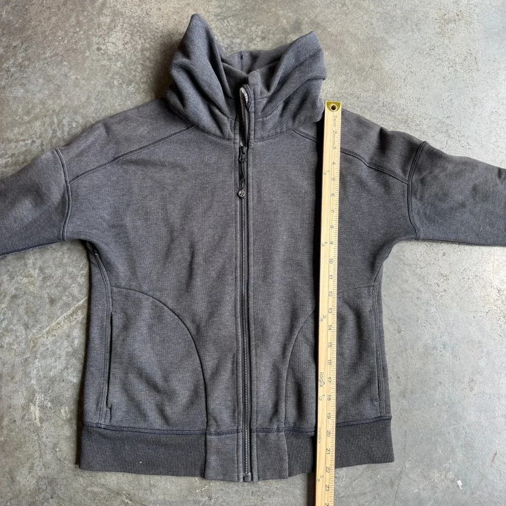 Lululemon Hug it Out Jacket Charcoal Gray Activewear Womens 18x22 Yoga Training